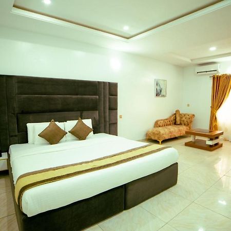247 Luxury Hotel & Apartment Ajah 莱基 外观 照片
