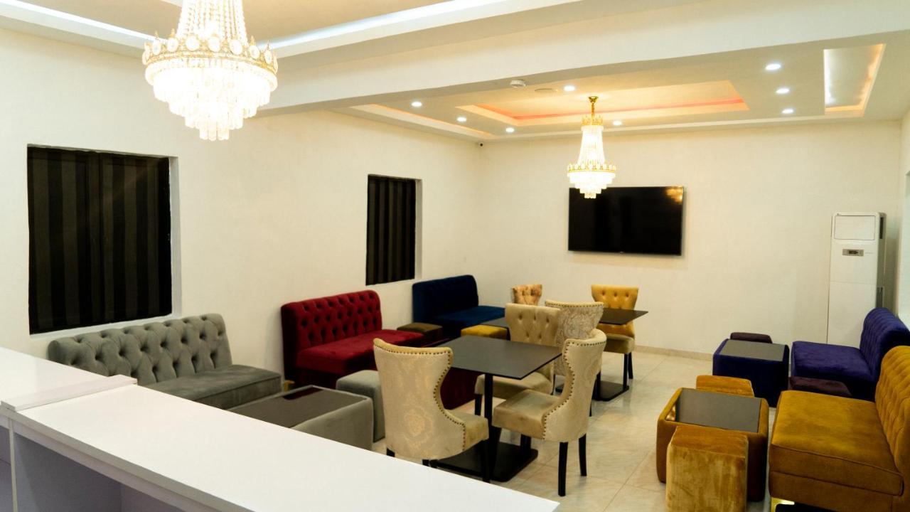 247 Luxury Hotel & Apartment Ajah 莱基 外观 照片