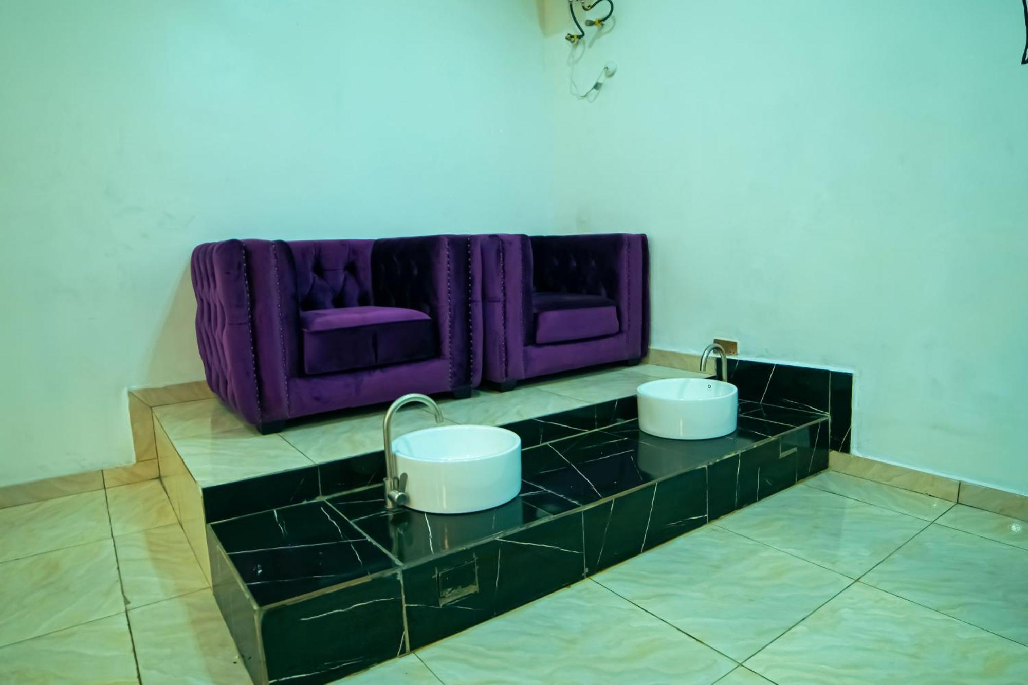 247 Luxury Hotel & Apartment Ajah 莱基 外观 照片
