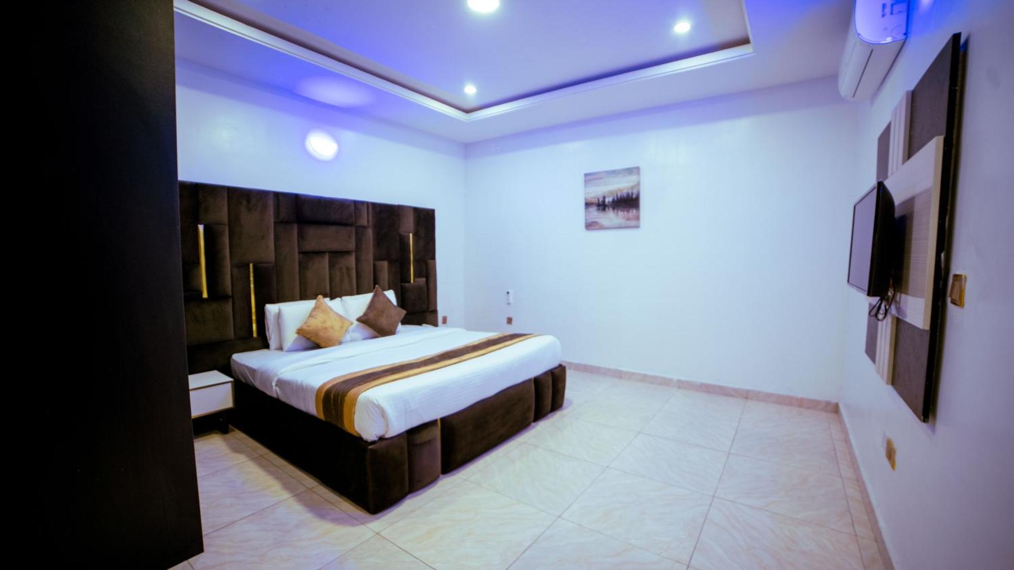 247 Luxury Hotel & Apartment Ajah 莱基 外观 照片