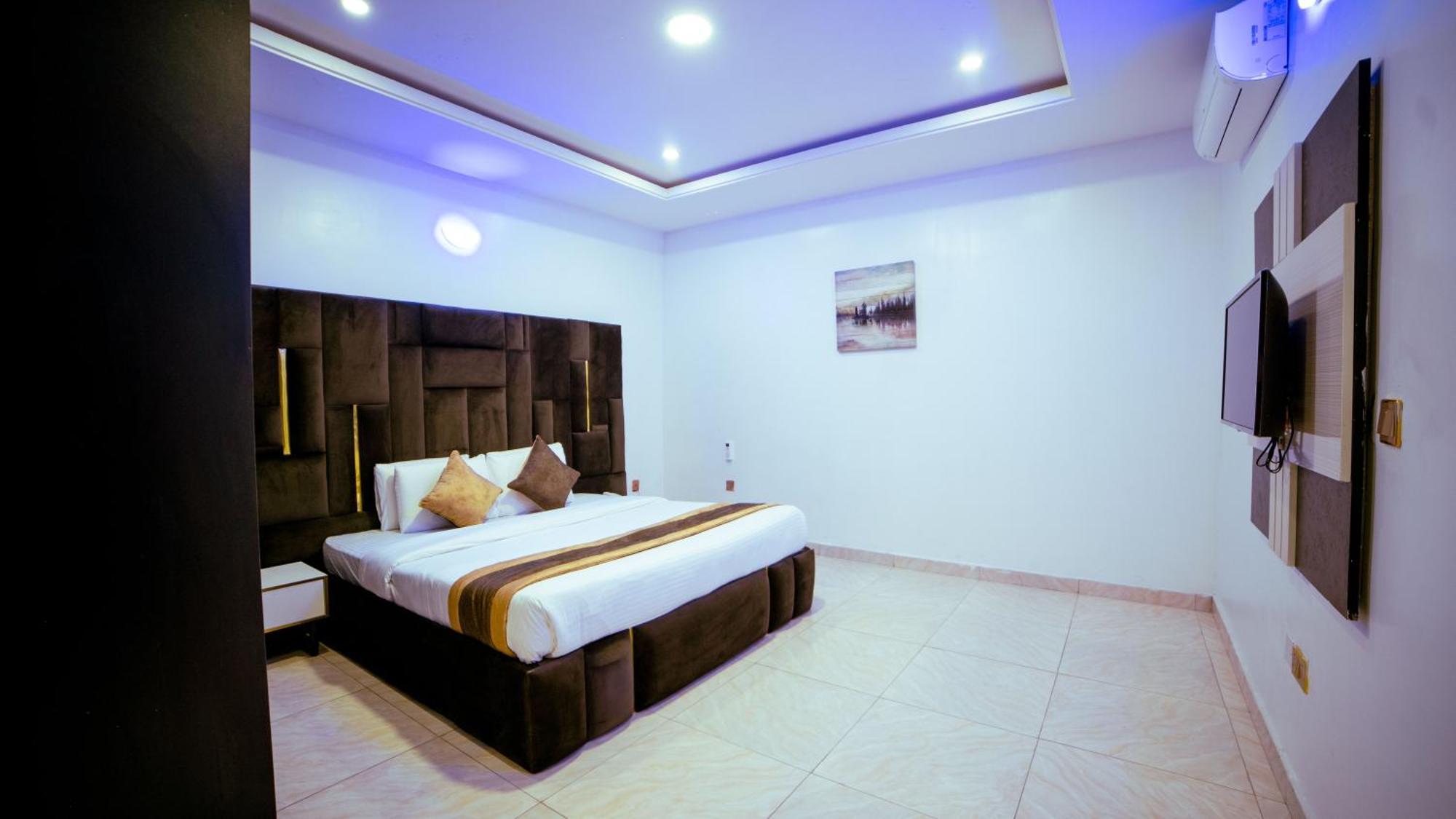 247 Luxury Hotel & Apartment Ajah 莱基 外观 照片