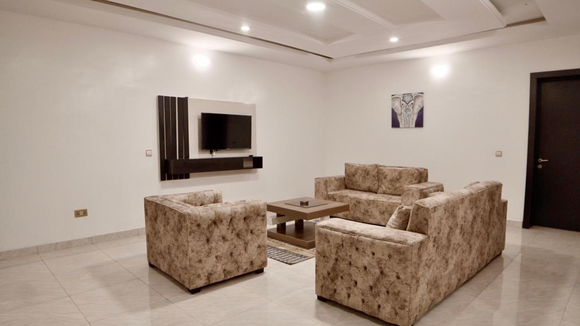 247 Luxury Hotel & Apartment Ajah 莱基 外观 照片