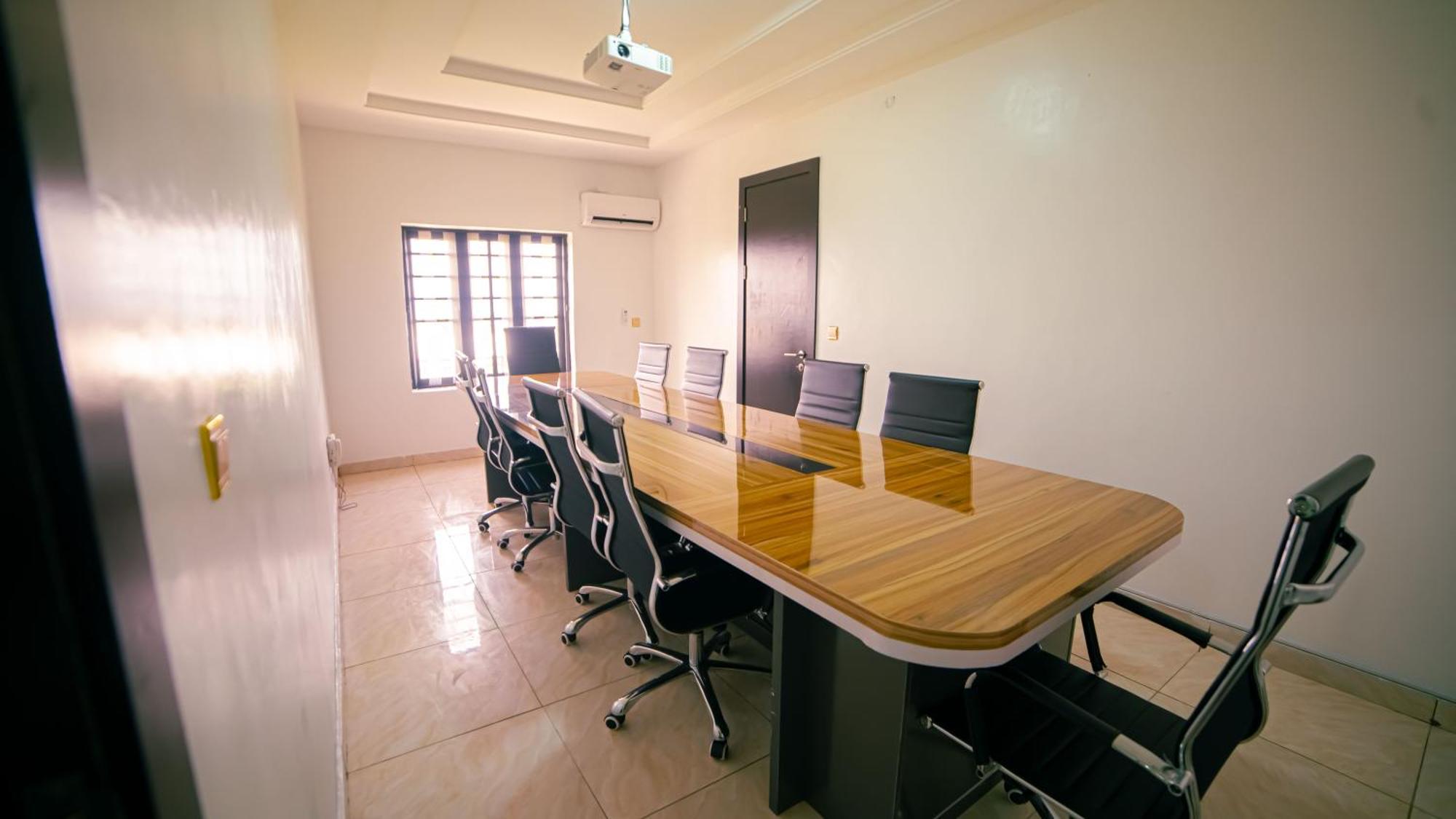 247 Luxury Hotel & Apartment Ajah 莱基 外观 照片