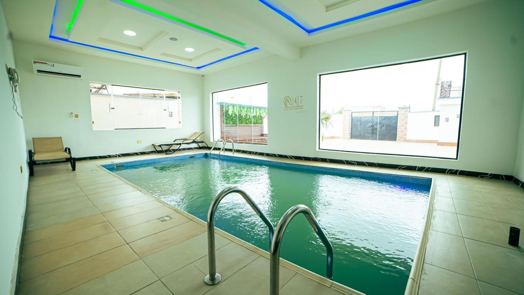 247 Luxury Hotel & Apartment Ajah 莱基 外观 照片