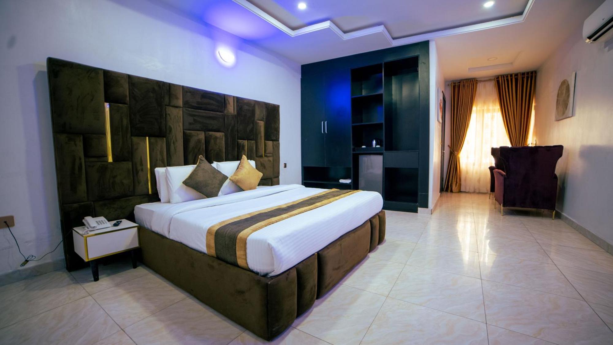 247 Luxury Hotel & Apartment Ajah 莱基 外观 照片
