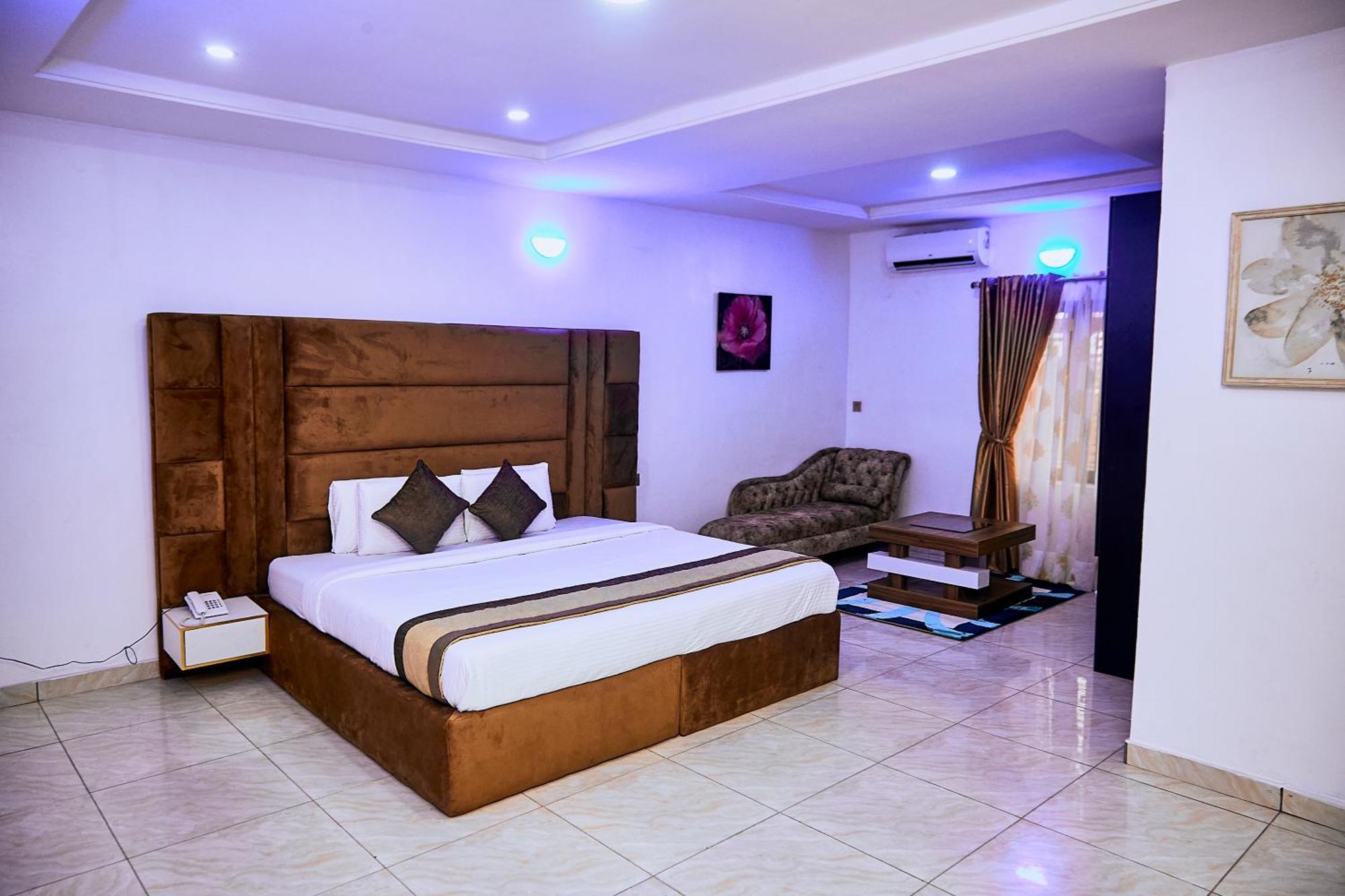 247 Luxury Hotel & Apartment Ajah 莱基 外观 照片